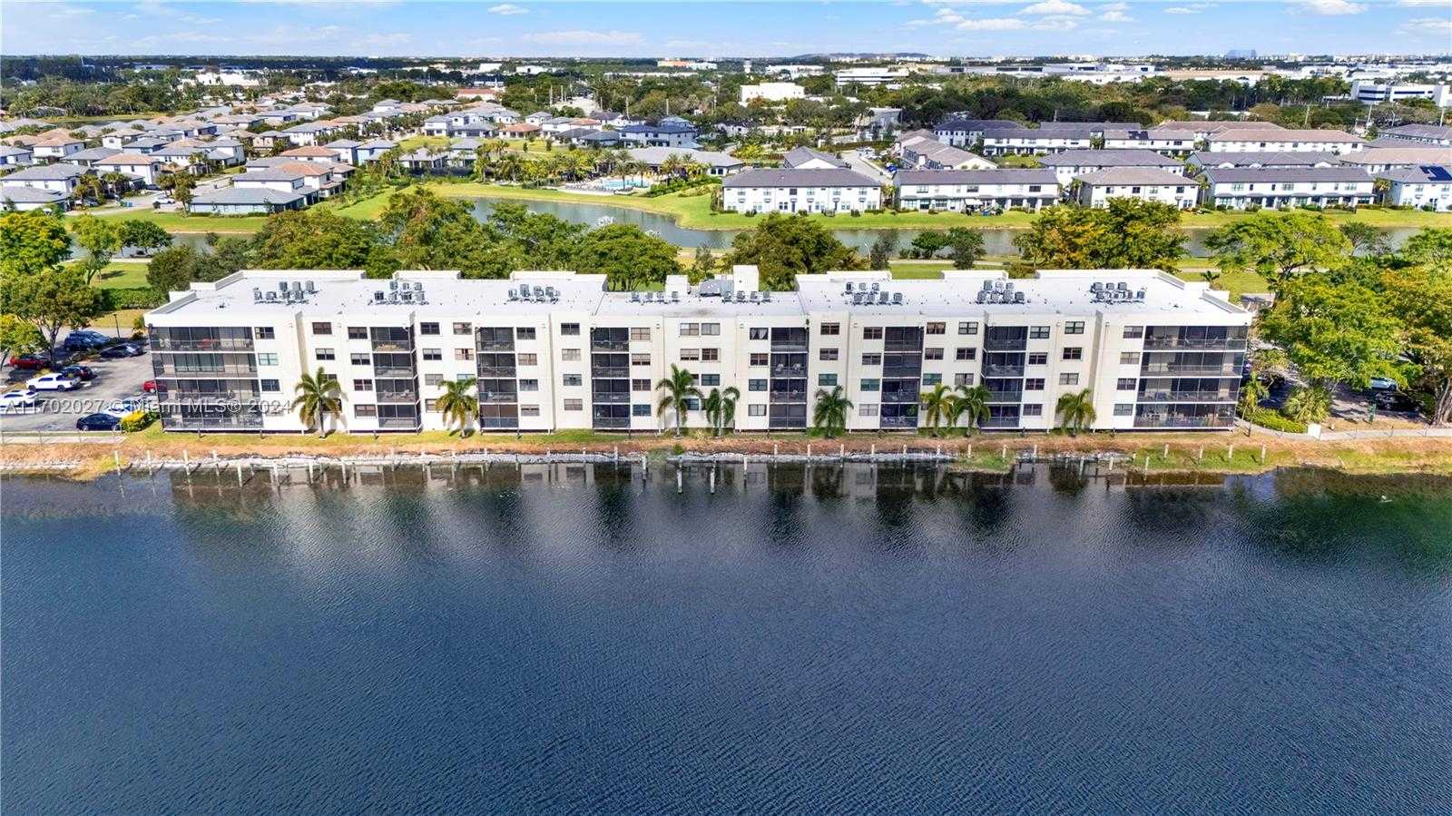 Small Image of 106 LAKE EMERALD DR #213, Oakland Park Number 32