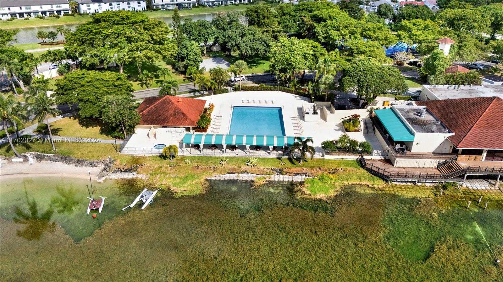 Small Image of 106 LAKE EMERALD DR #213, Oakland Park Number 33