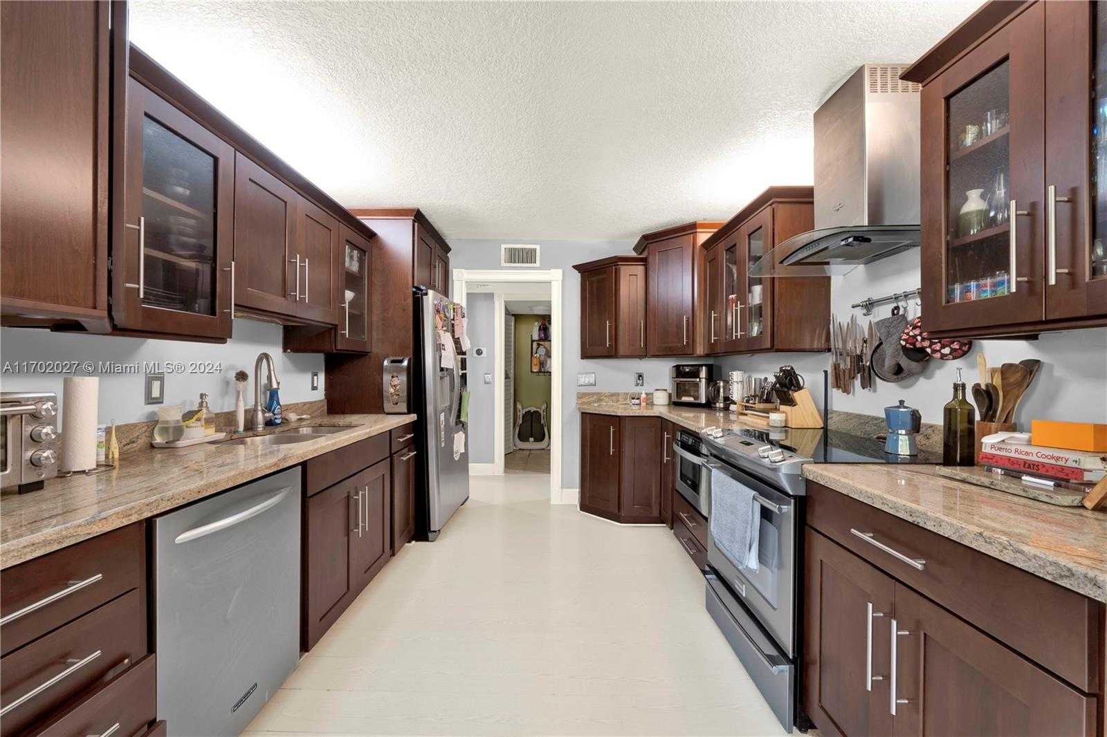Small Image of 106 LAKE EMERALD DR #213, Oakland Park Number 6