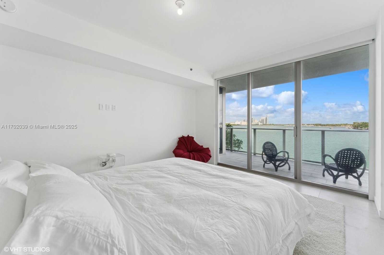 Small Image of 1135 103 #304, Bay Harbor Islands Number 31