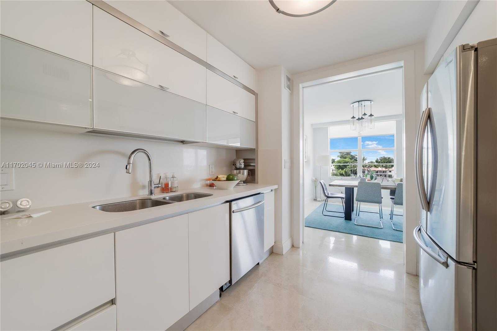Small Image of 5700 COLLINS AVE #4L, Miami Beach Number 10