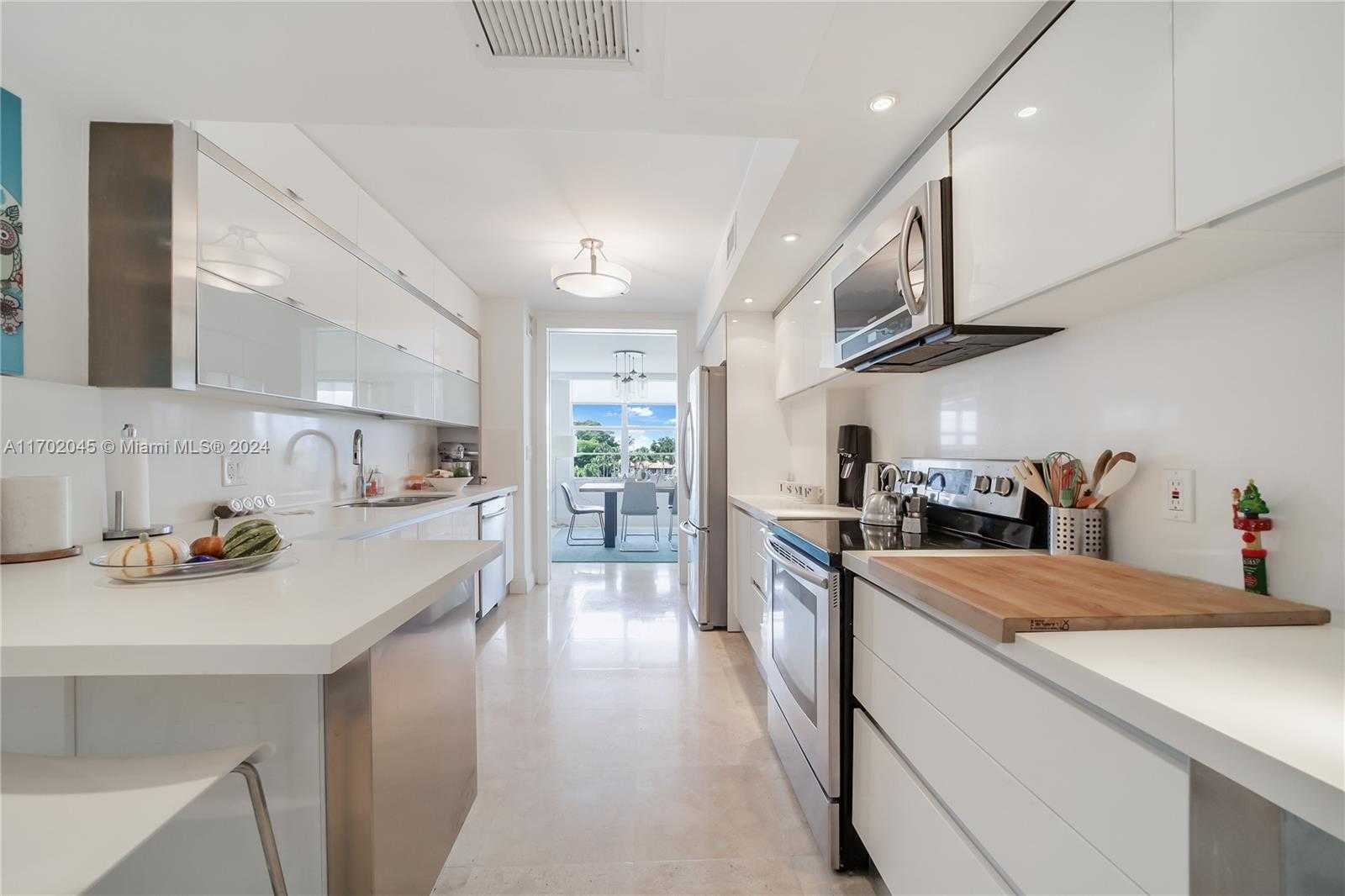 Small Image of 5700 COLLINS AVE #4L, Miami Beach Number 11
