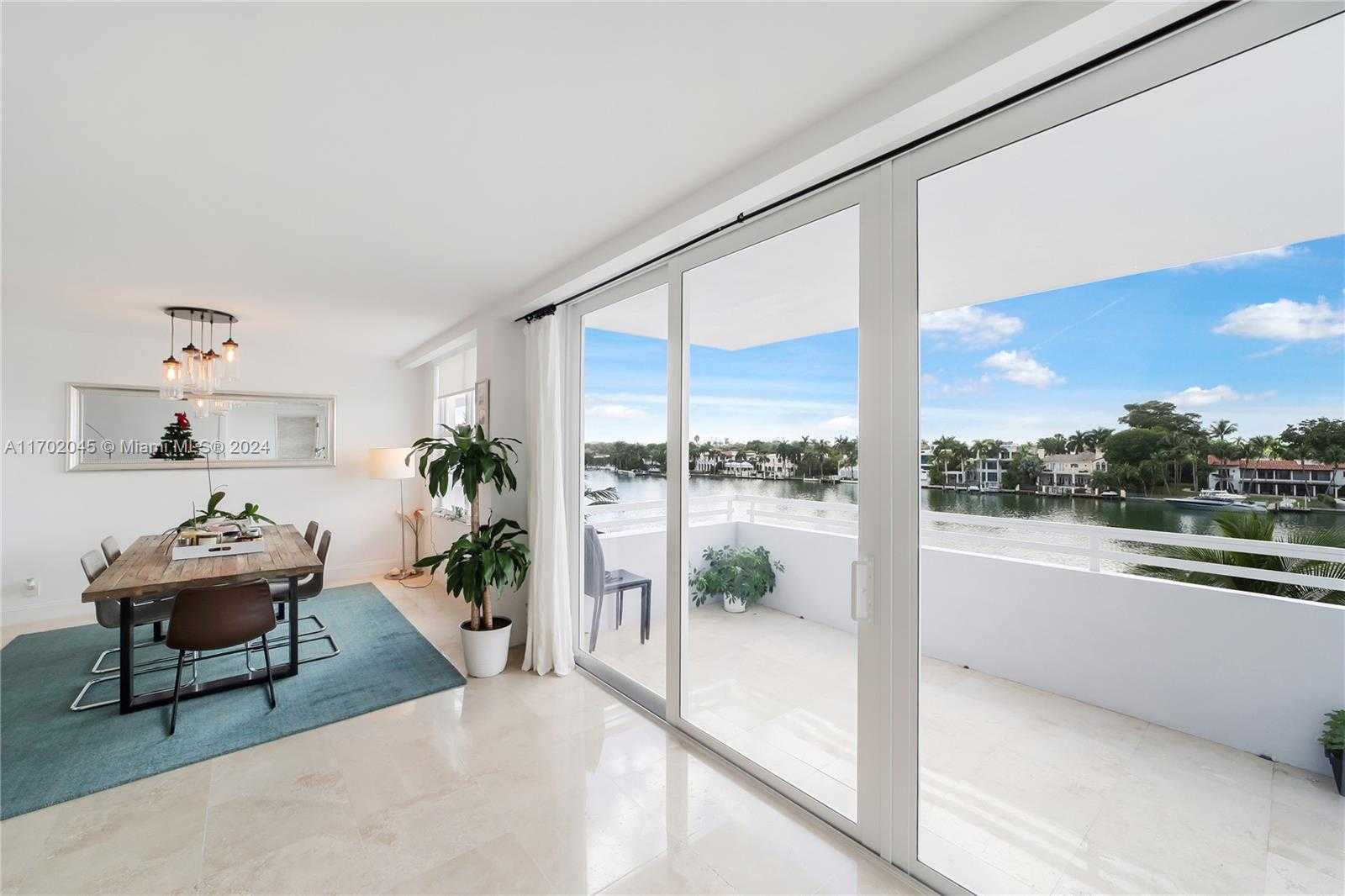 Small Image of 5700 COLLINS AVE #4L, Miami Beach Number 13