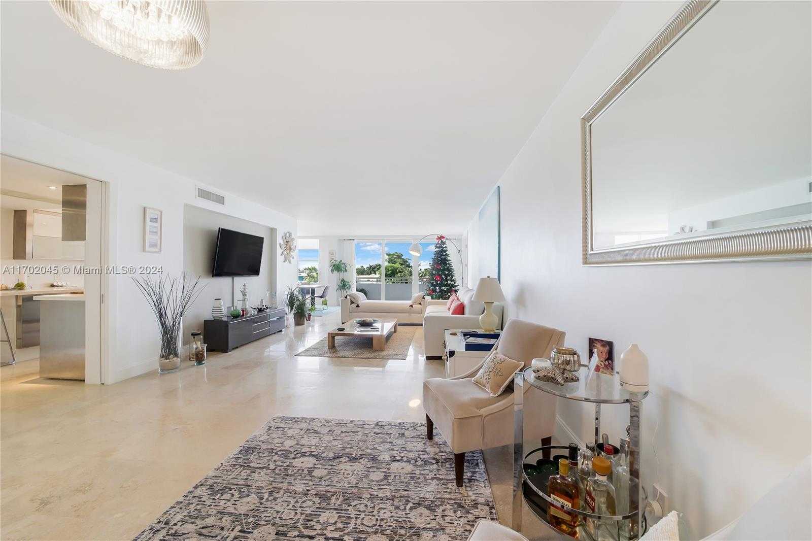 Small Image of 5700 COLLINS AVE #4L, Miami Beach Number 19
