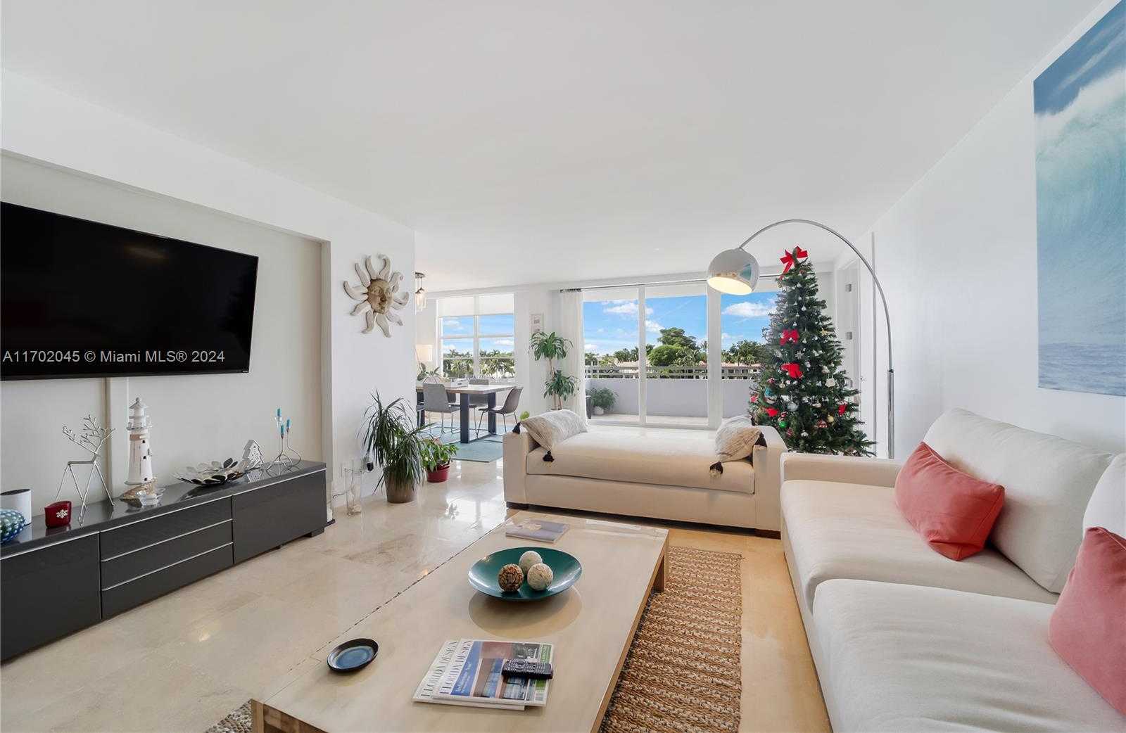 Small Image of 5700 COLLINS AVE #4L, Miami Beach Number 23
