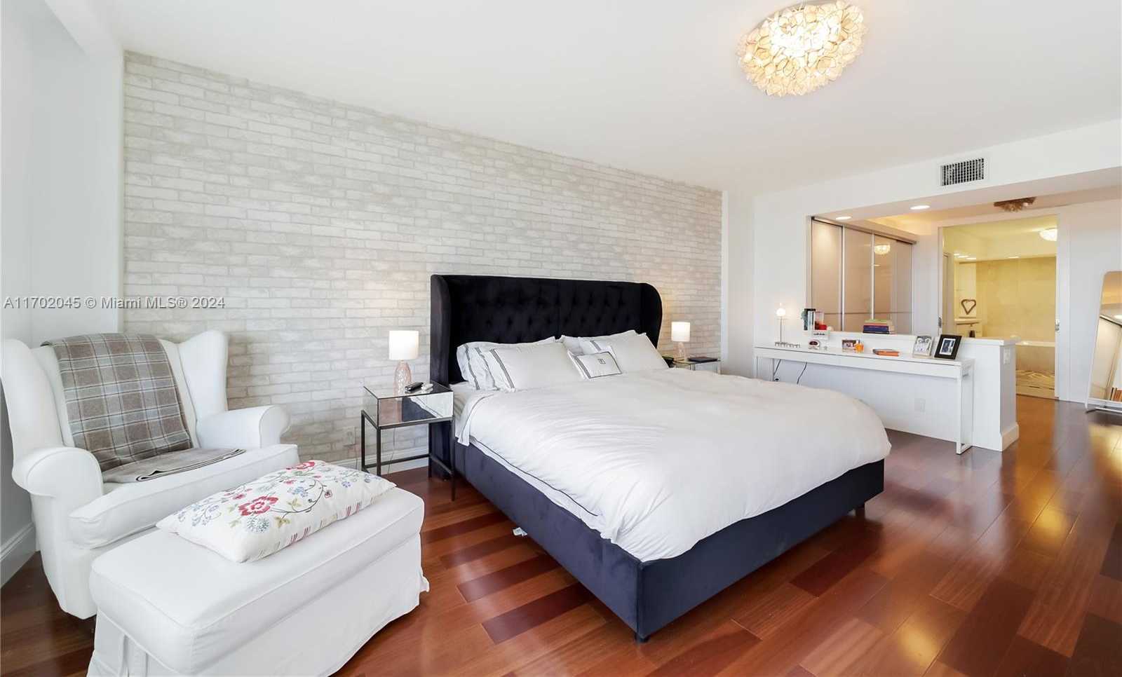 Small Image of 5700 COLLINS AVE #4L, Miami Beach Number 26