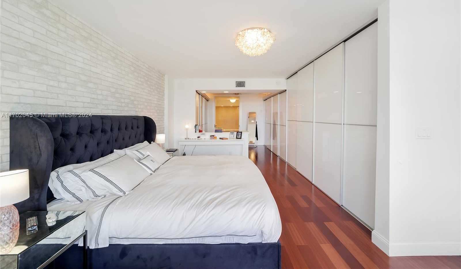 Small Image of 5700 COLLINS AVE #4L, Miami Beach Number 27