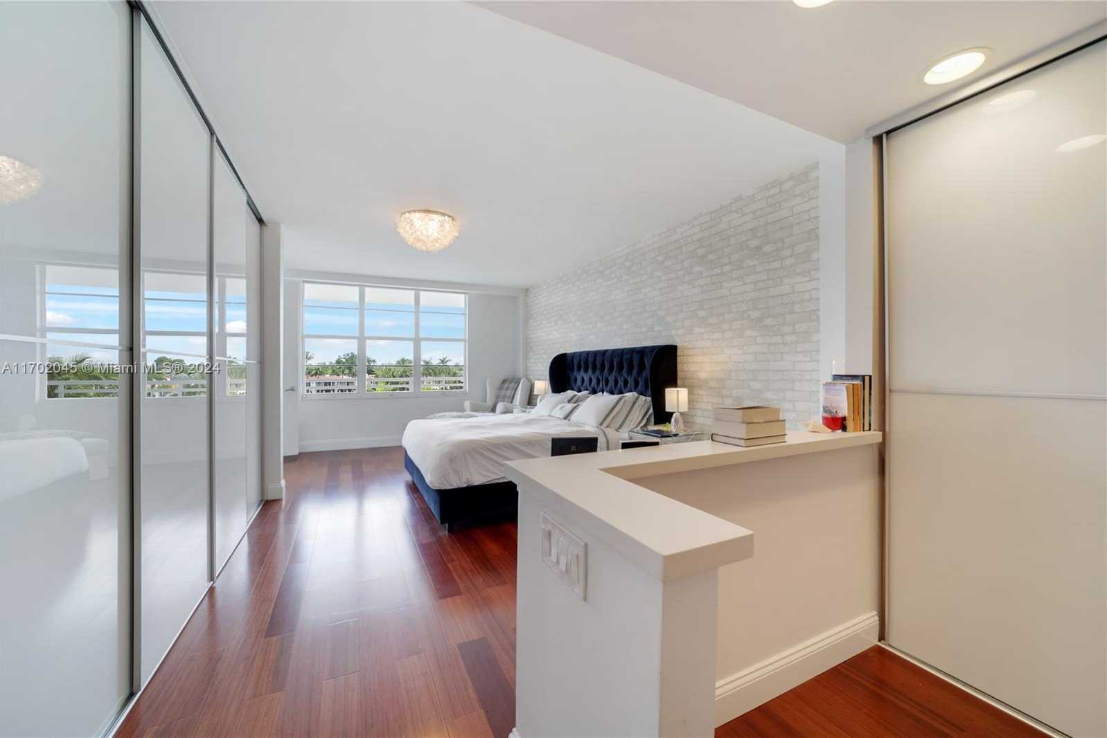 Small Image of 5700 COLLINS AVE #4L, Miami Beach Number 28