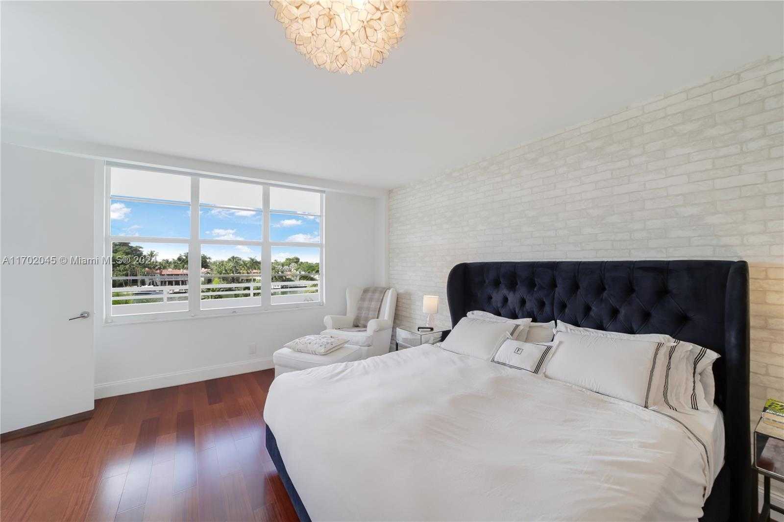 Small Image of 5700 COLLINS AVE #4L, Miami Beach Number 29