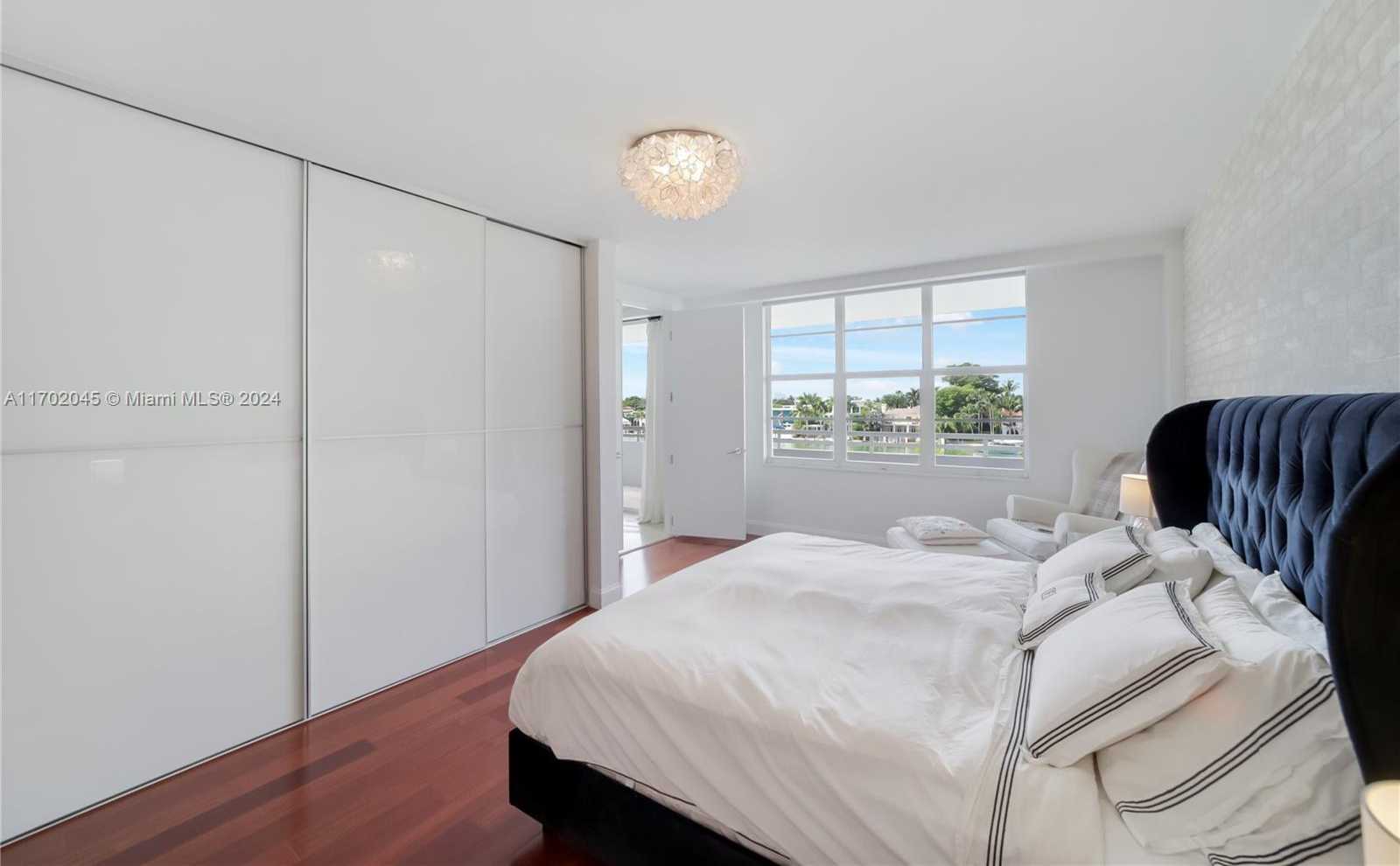Small Image of 5700 COLLINS AVE #4L, Miami Beach Number 30