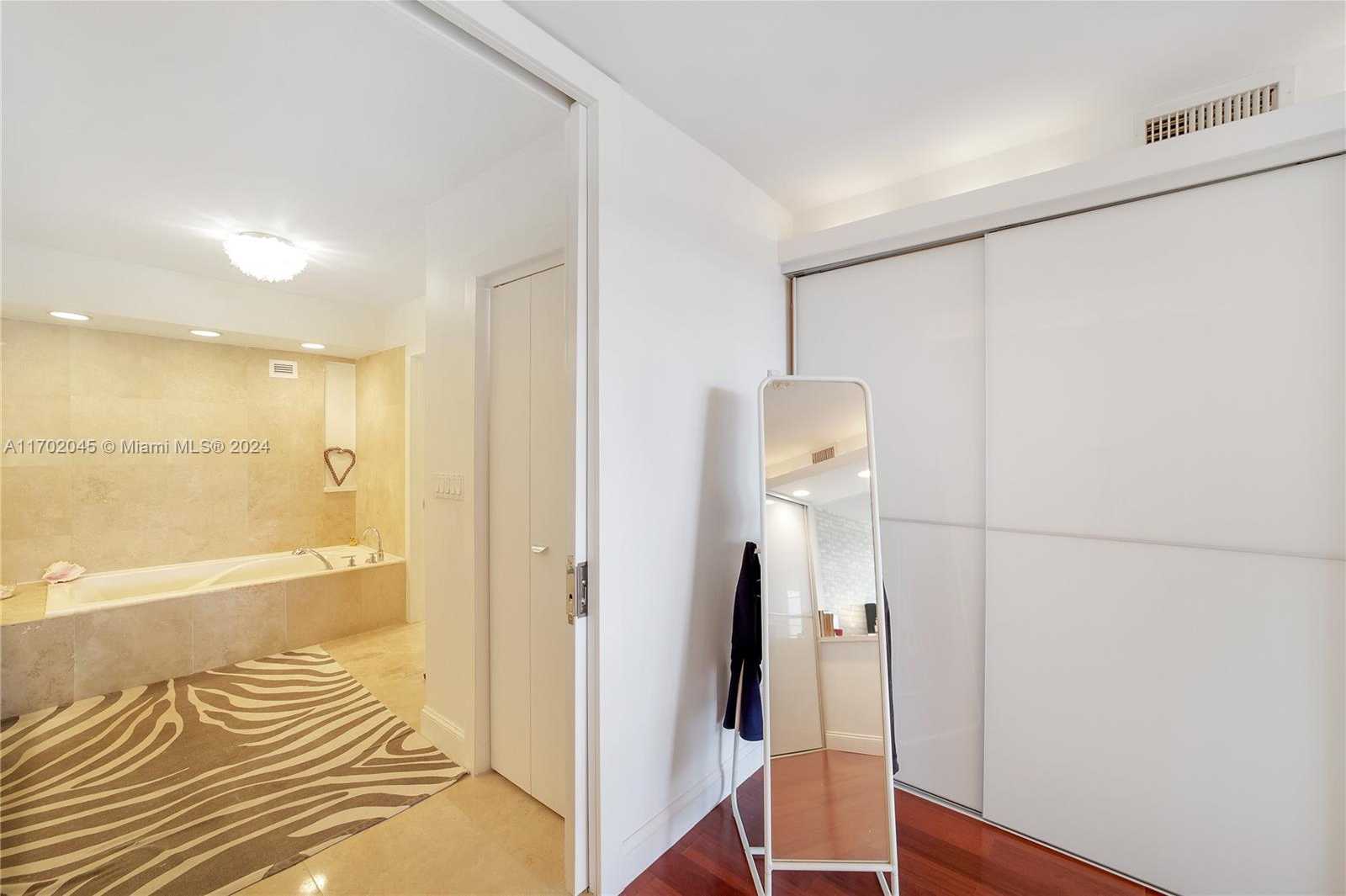 Small Image of 5700 COLLINS AVE #4L, Miami Beach Number 34