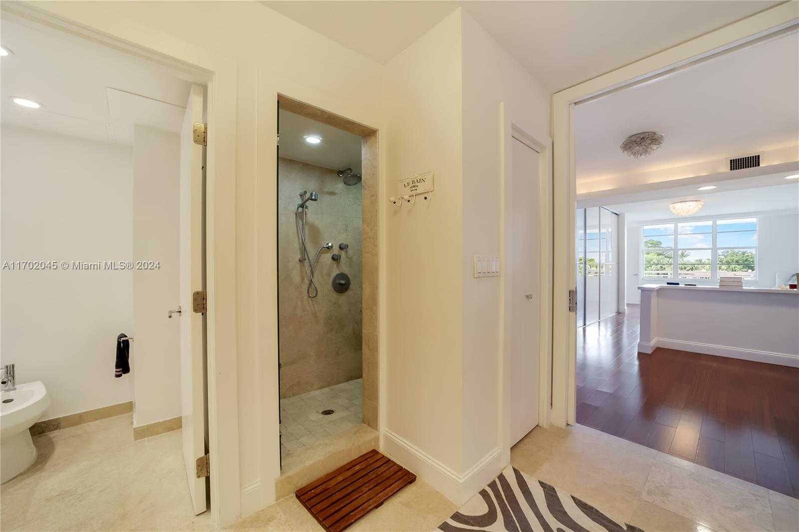 Small Image of 5700 COLLINS AVE #4L, Miami Beach Number 38