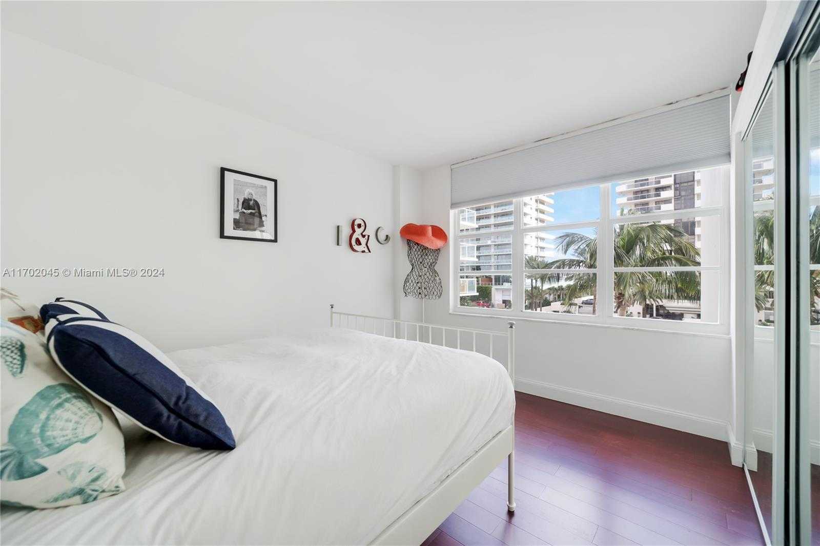Small Image of 5700 COLLINS AVE #4L, Miami Beach Number 40