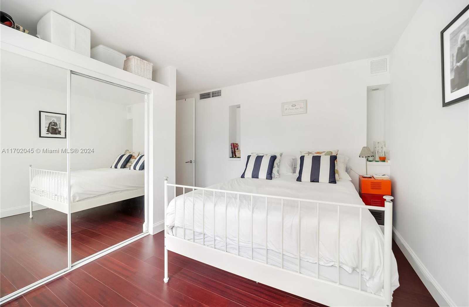 Small Image of 5700 COLLINS AVE #4L, Miami Beach Number 41