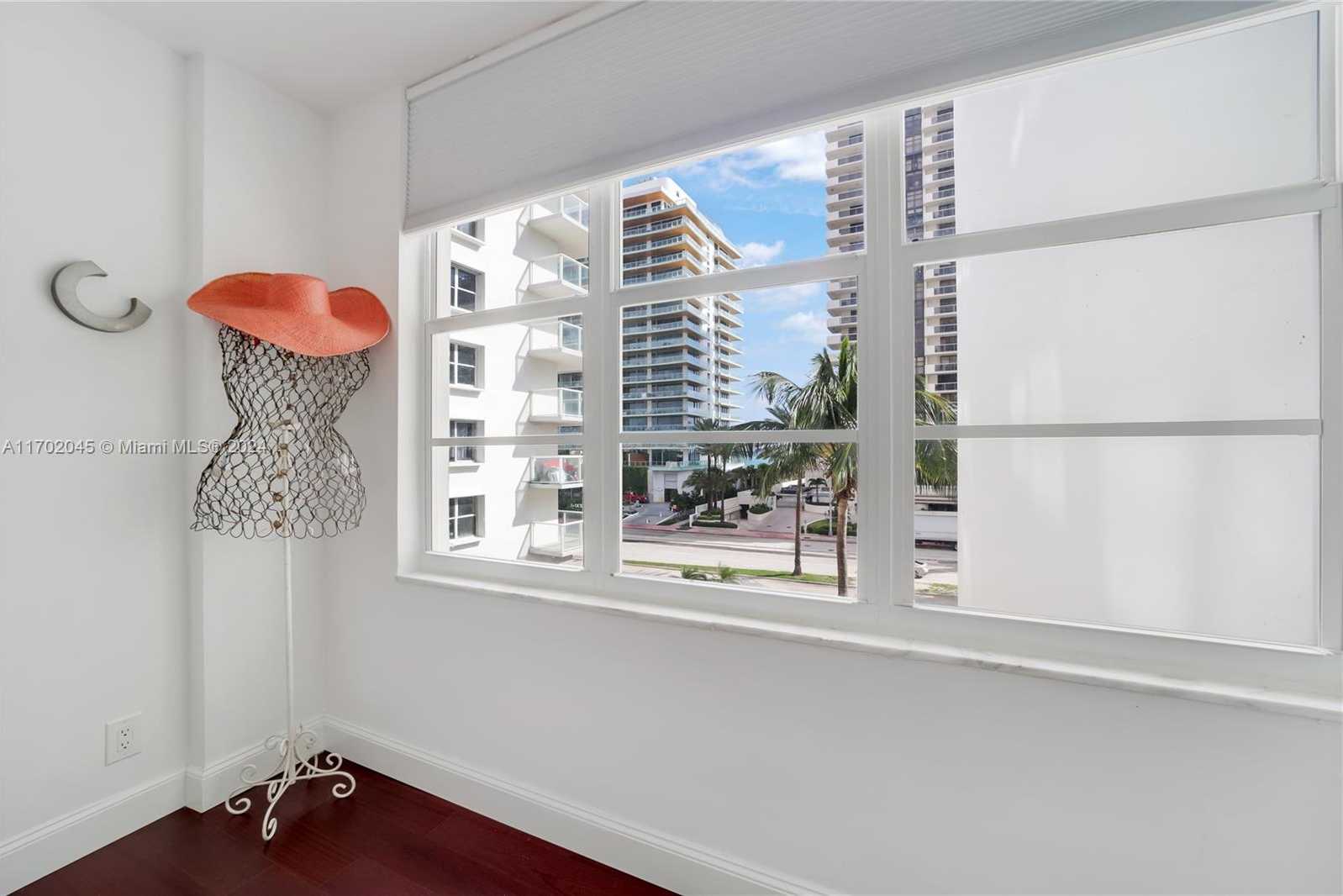 Small Image of 5700 COLLINS AVE #4L, Miami Beach Number 43