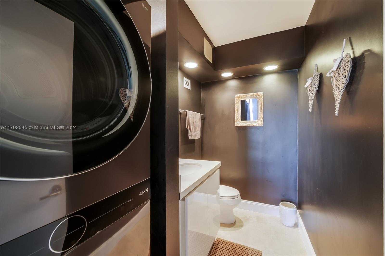 Small Image of 5700 COLLINS AVE #4L, Miami Beach Number 50