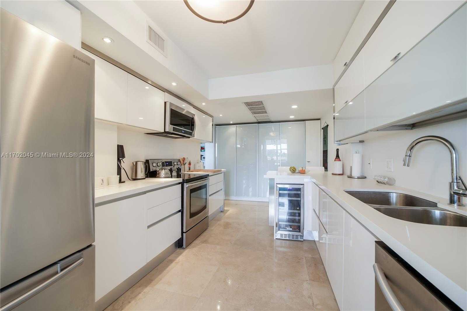 Small Image of 5700 COLLINS AVE #4L, Miami Beach Number 7