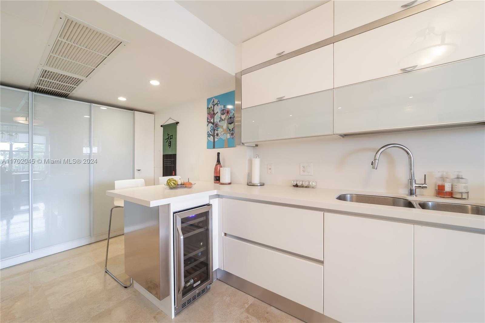 Small Image of 5700 COLLINS AVE #4L, Miami Beach Number 8