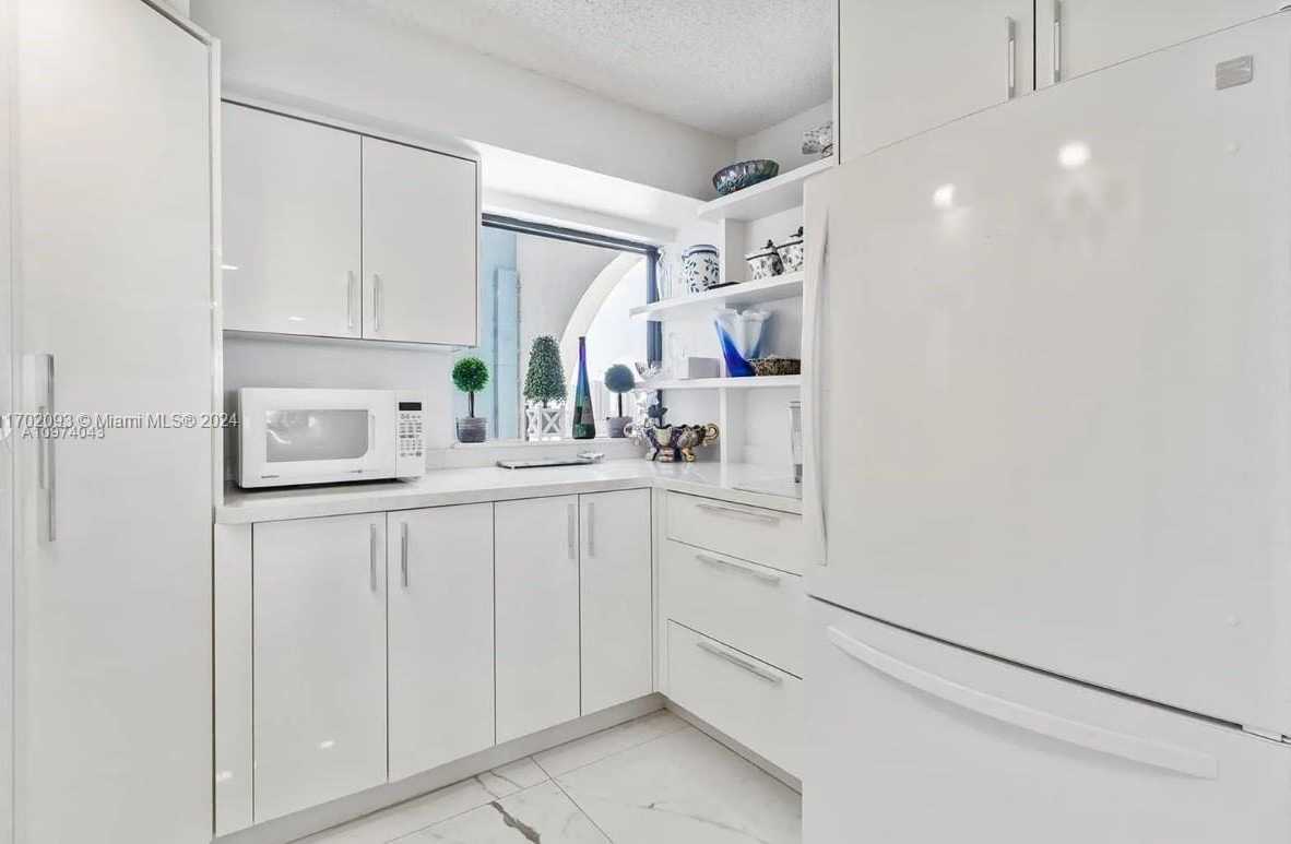 Small Image of 1717 NORTH BAYSHORE DR #A-3451, Miami Number 16