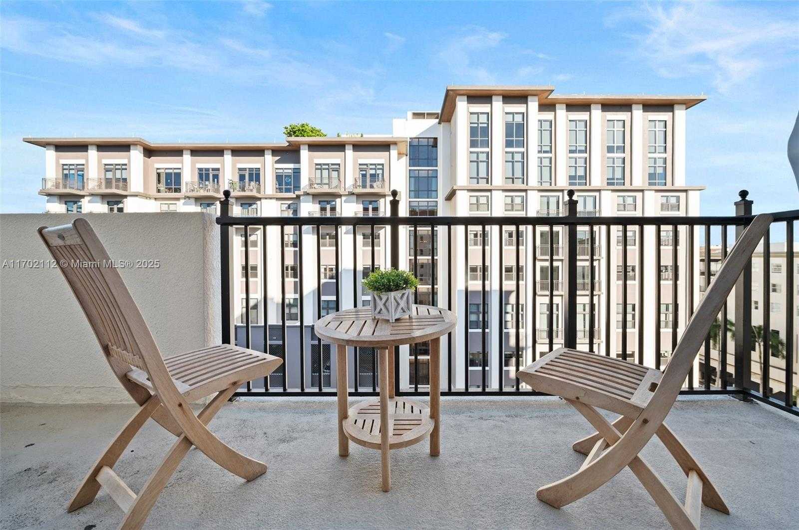 Small Image of 4100 SALZEDO ST #816, Coral Gables Number 3