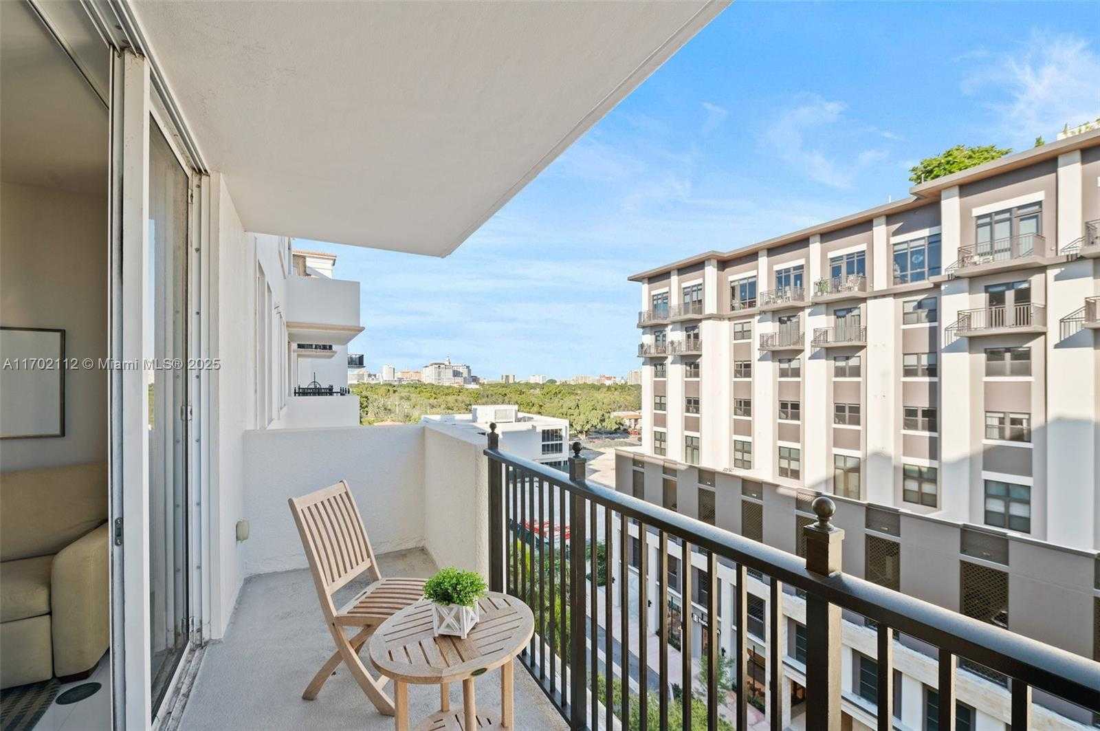 Small Image of 4100 SALZEDO ST #816, Coral Gables Number 5