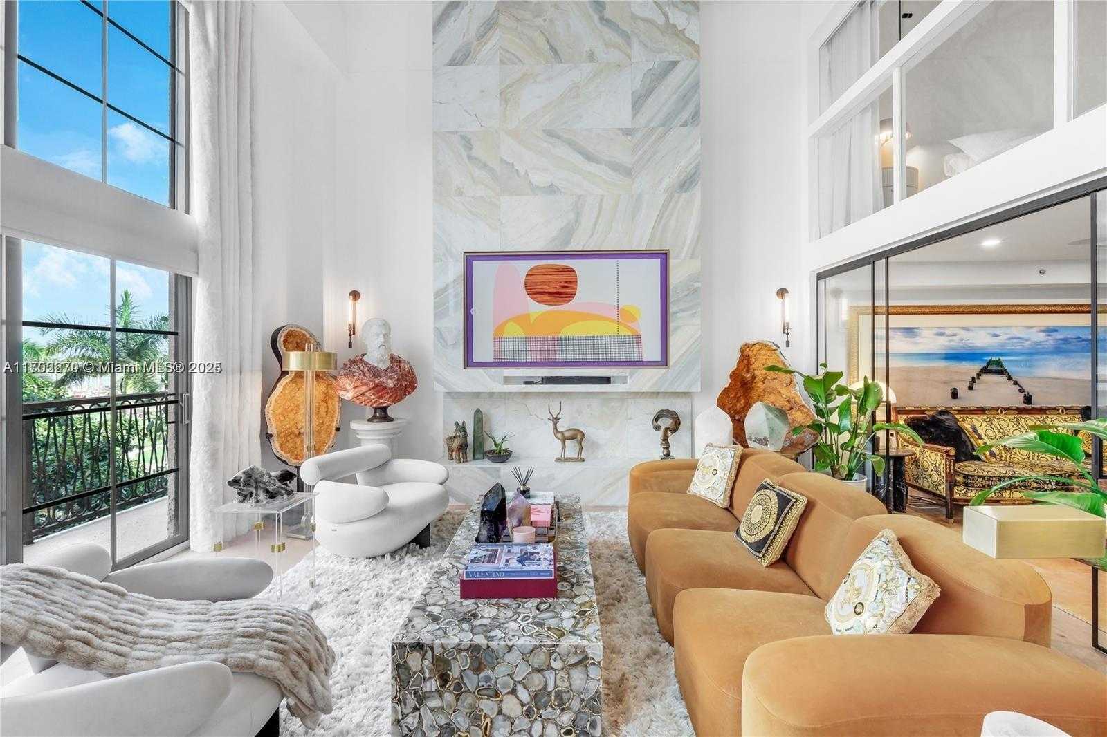 Small Image of 101 Clematis St, West Palm Beach, FL 33401, USA Number 2