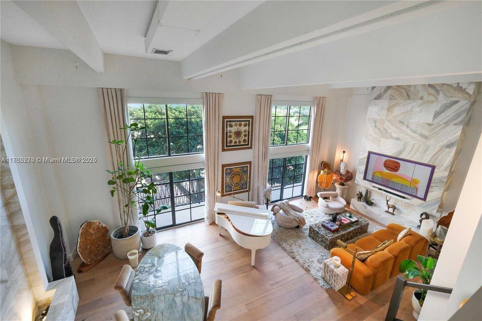 Small Image of 101 Clematis St, West Palm Beach, FL 33401, USA Number 3
