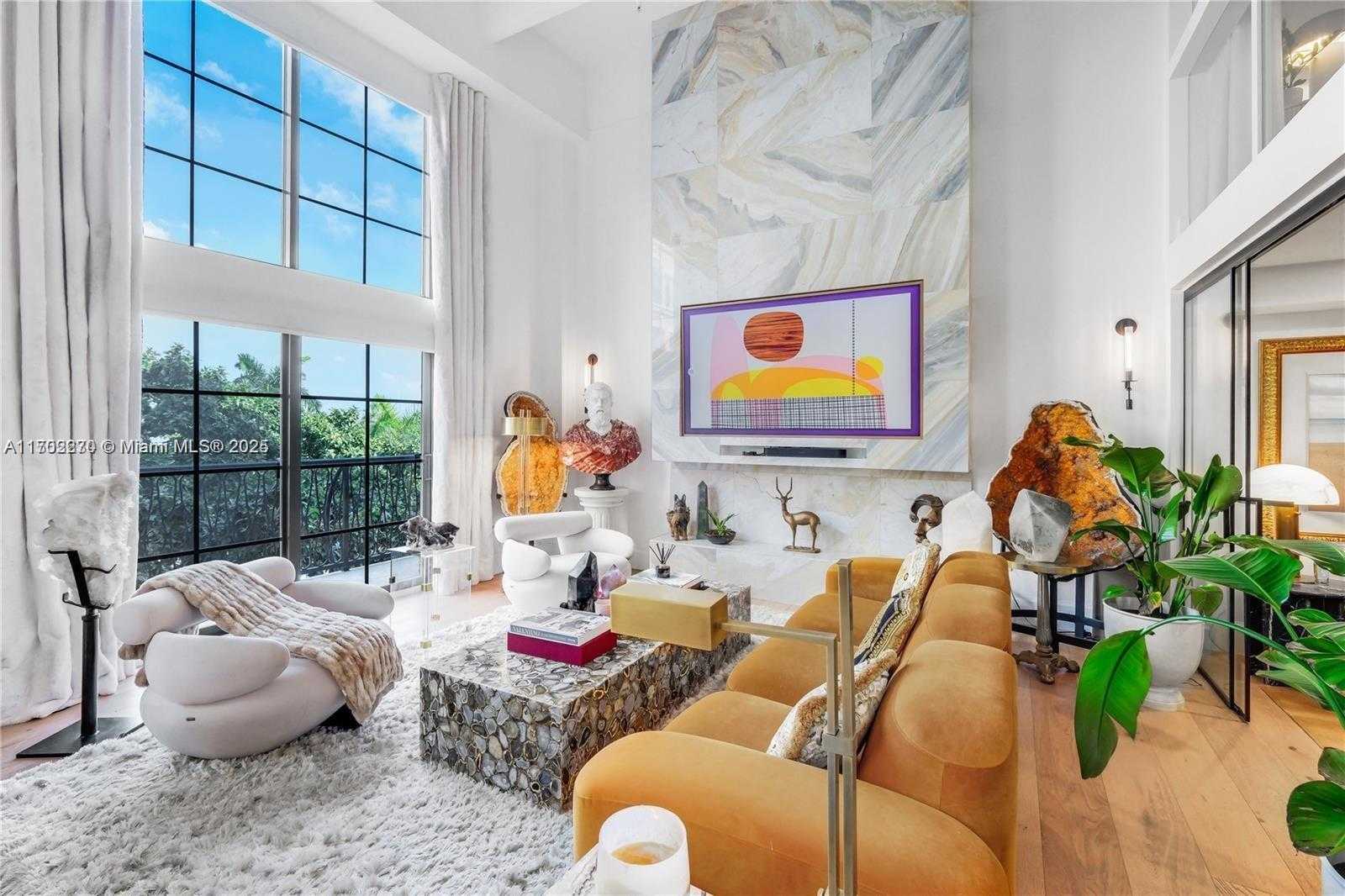 Small Image of 101 Clematis St, West Palm Beach, FL 33401, USA Number 4