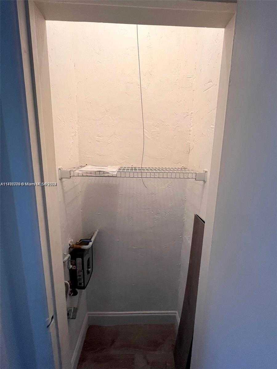 Small Image of 911 MERIDIAN AVE #202, Miami Beach Number 10