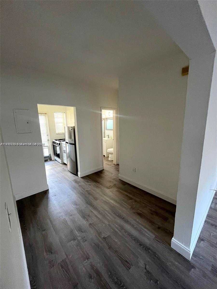 Small Image of 911 MERIDIAN AVE #202, Miami Beach Number 5