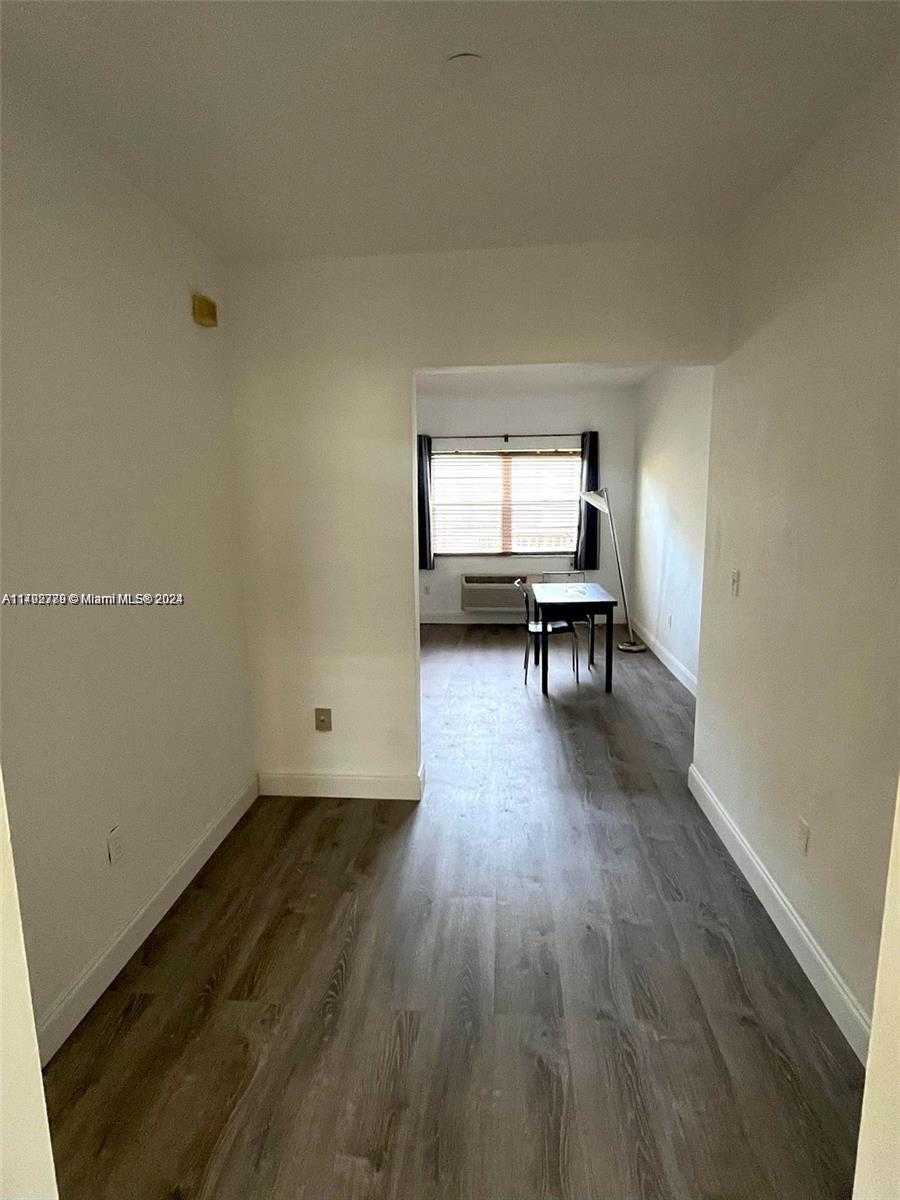 Small Image of 911 MERIDIAN AVE #202, Miami Beach Number 6