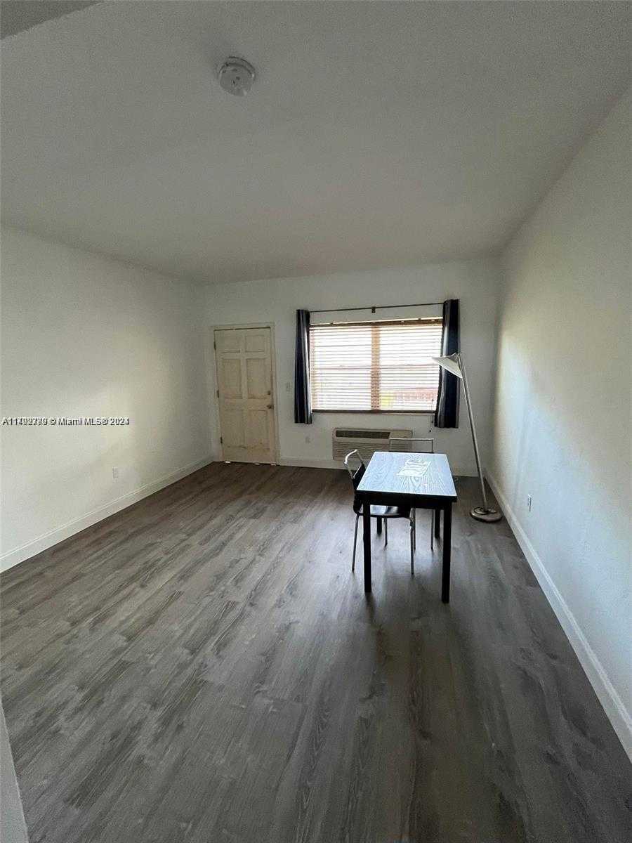 Small Image of 911 MERIDIAN AVE #202, Miami Beach Number 7