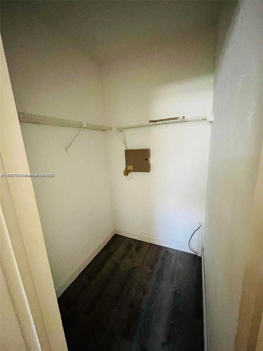 Small Image of 911 MERIDIAN AVE #202, Miami Beach Number 9