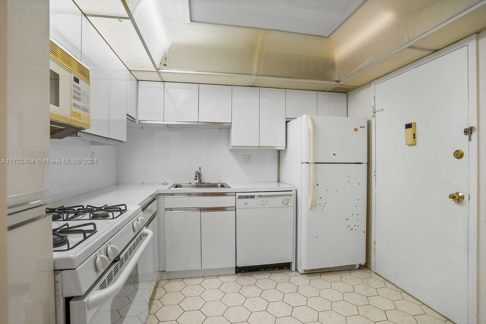 Small Image of 2030 SOUTH OCEAN DR #503, Hallandale Beach Number 8