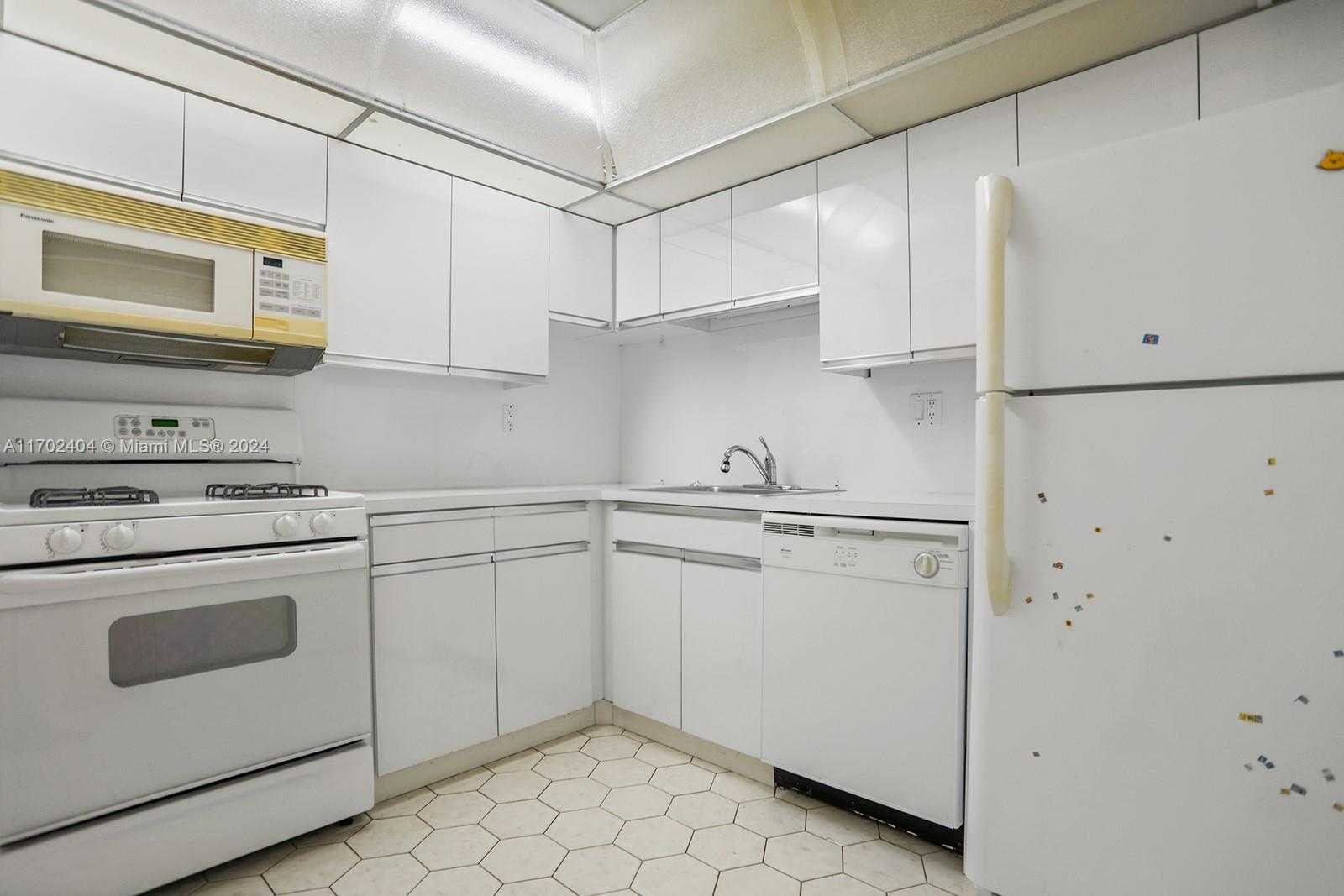Small Image of 2030 SOUTH OCEAN DR #503, Hallandale Beach Number 9
