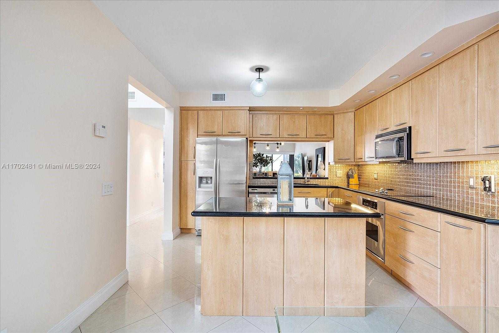Small Image of 3620 YACHT CLUB DR #503, Aventura Number 28