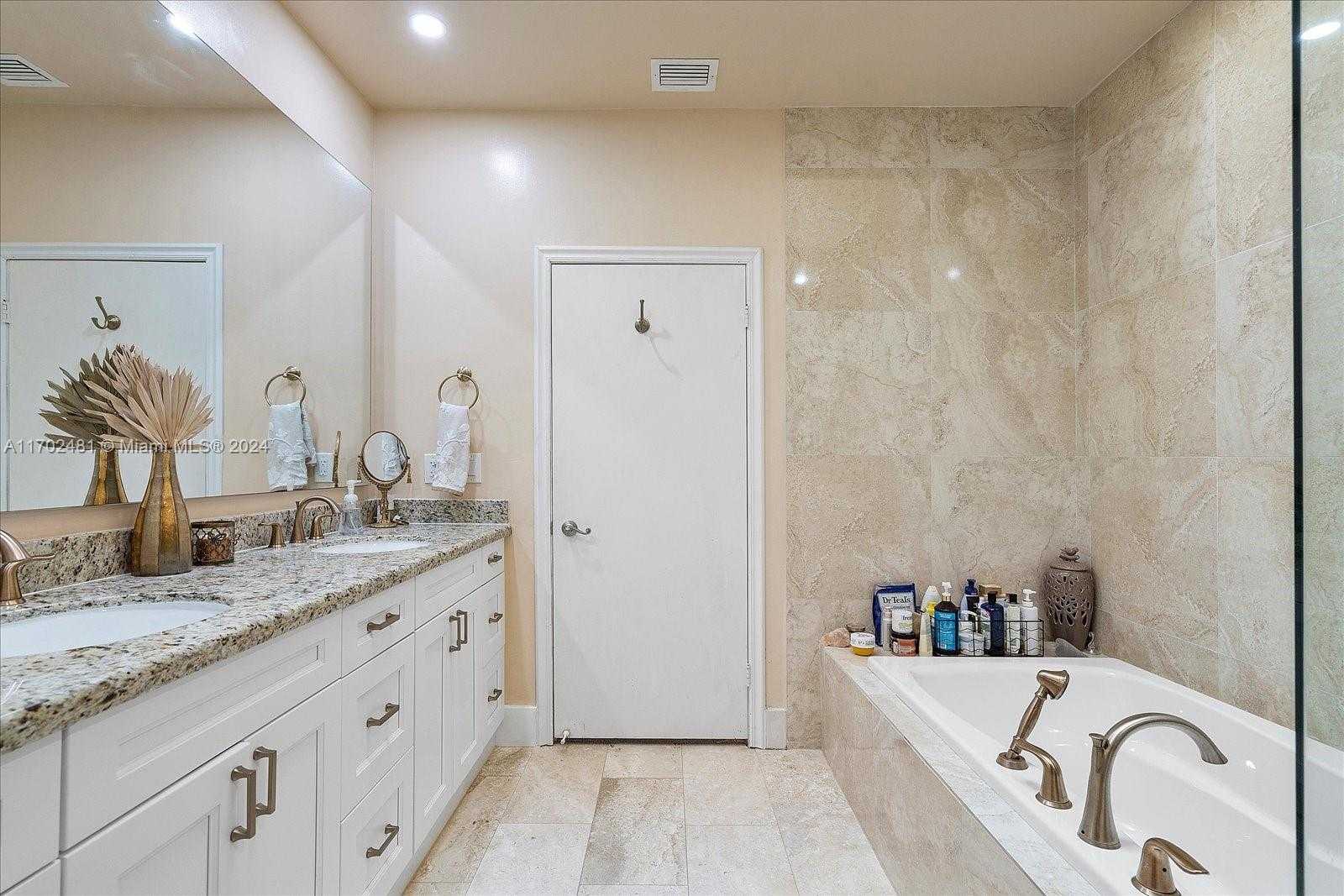 Small Image of 3620 YACHT CLUB DR #503, Aventura Number 42