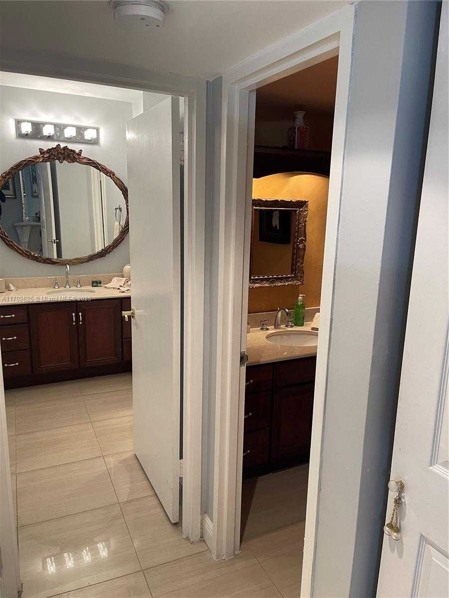 Small Image of 100 LINCOLN RD #833, Miami Beach Number 20
