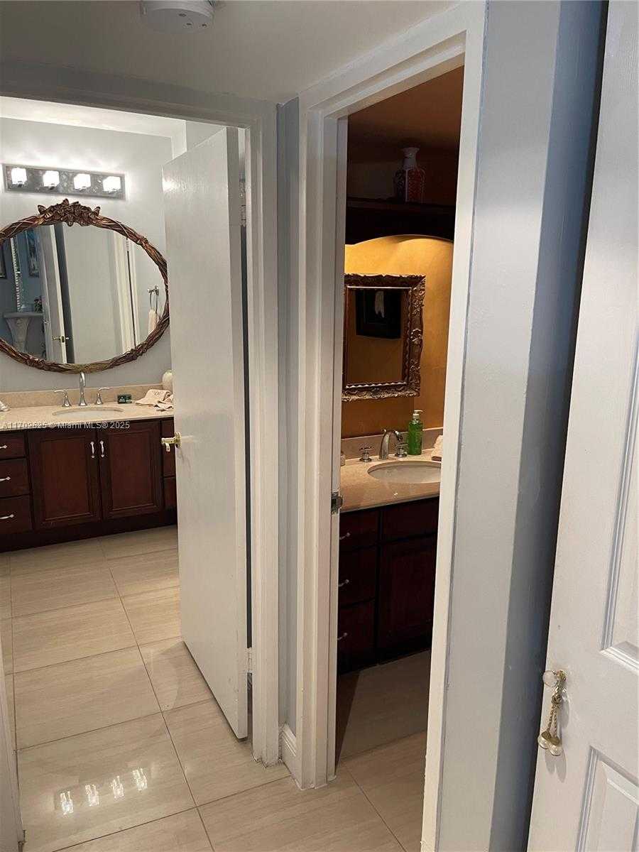 Small Image of 100 LINCOLN RD #833, Miami Beach Number 21