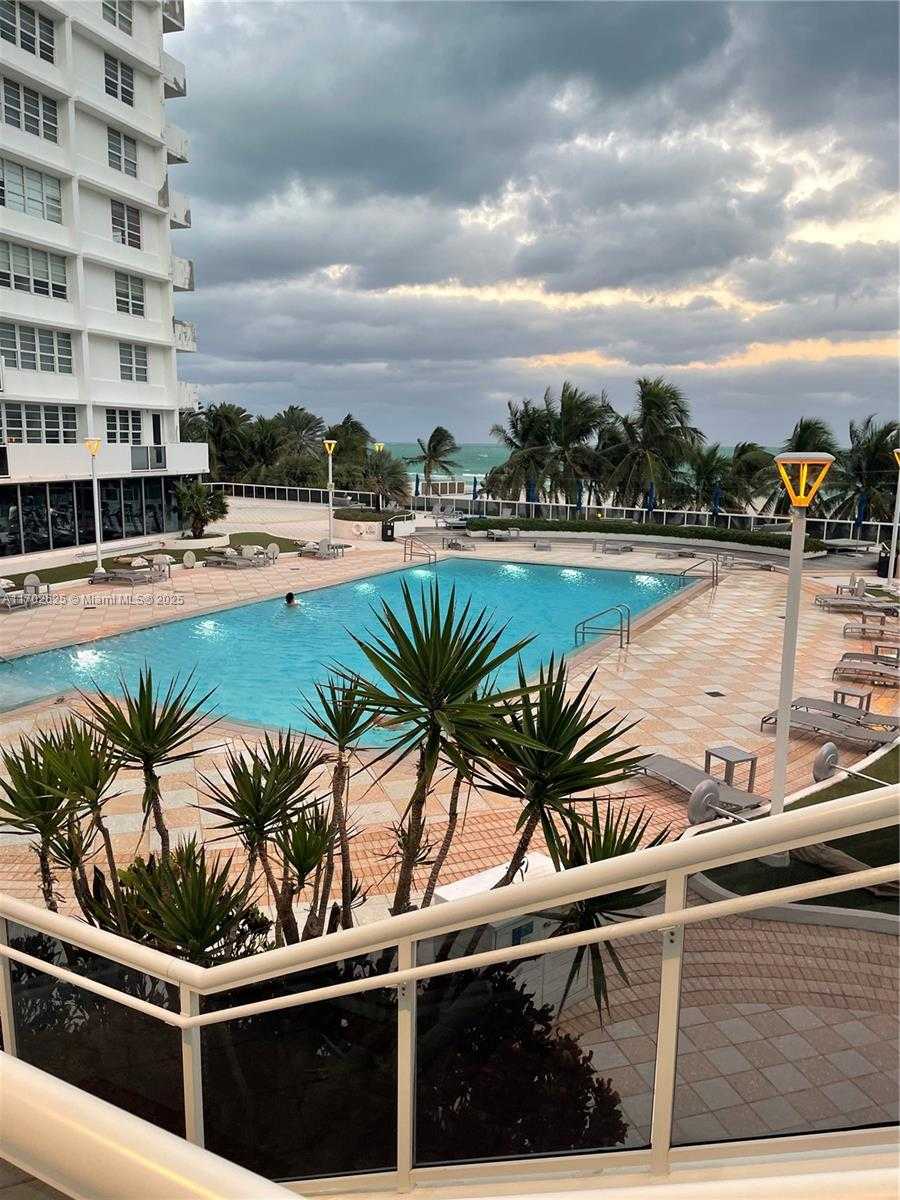 Small Image of 100 LINCOLN RD #833, Miami Beach Number 6