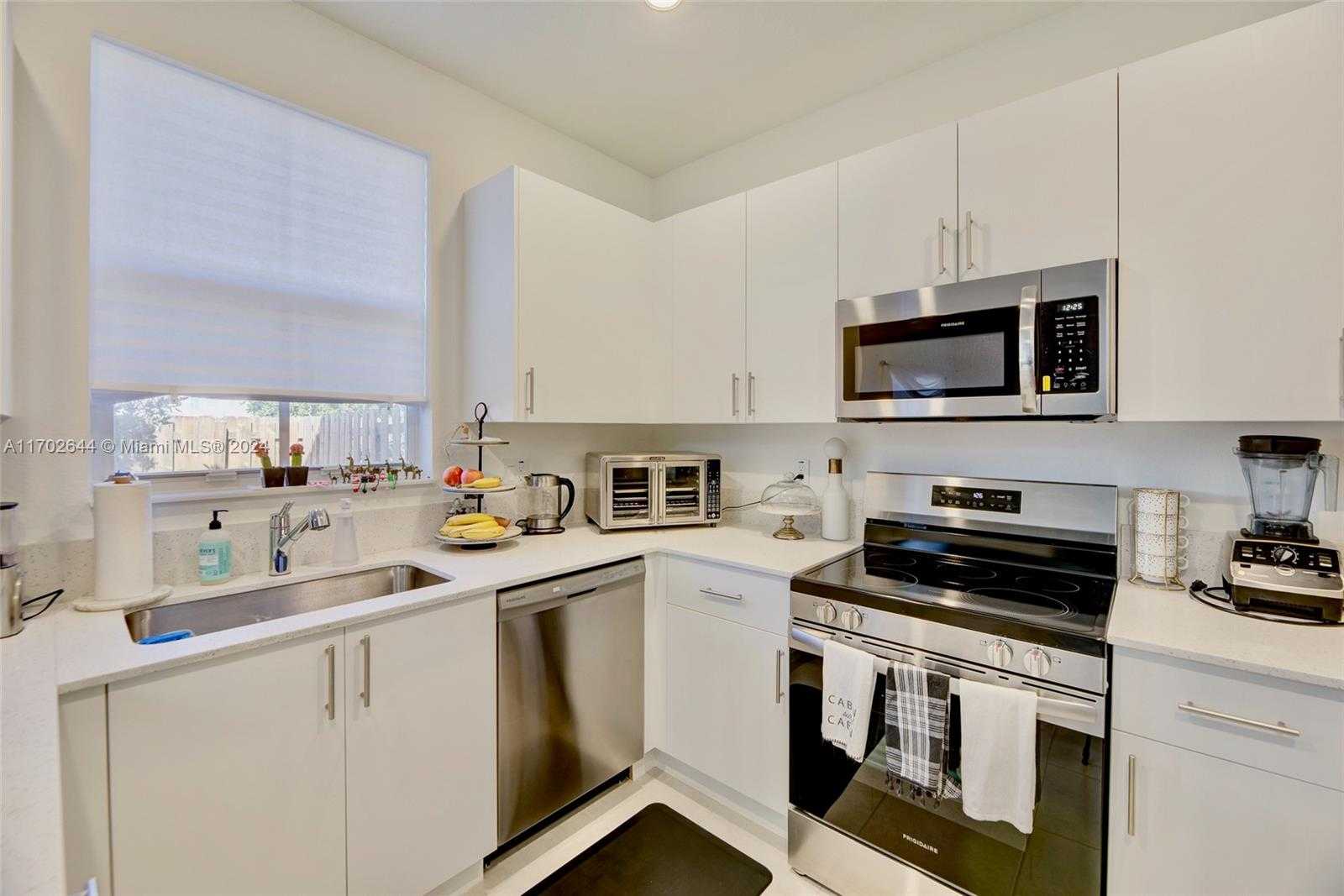 Small Image of 11887 NORTH WEST 46TH ST, Coral Springs Number 7