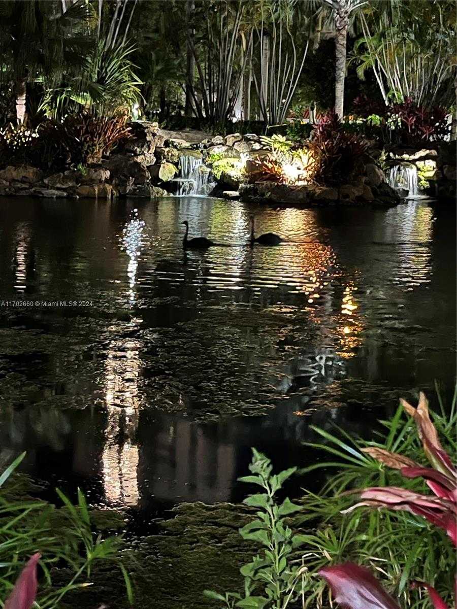 Small Image of 3530 MYSTIC POINTE DR #2108, Aventura Number 23