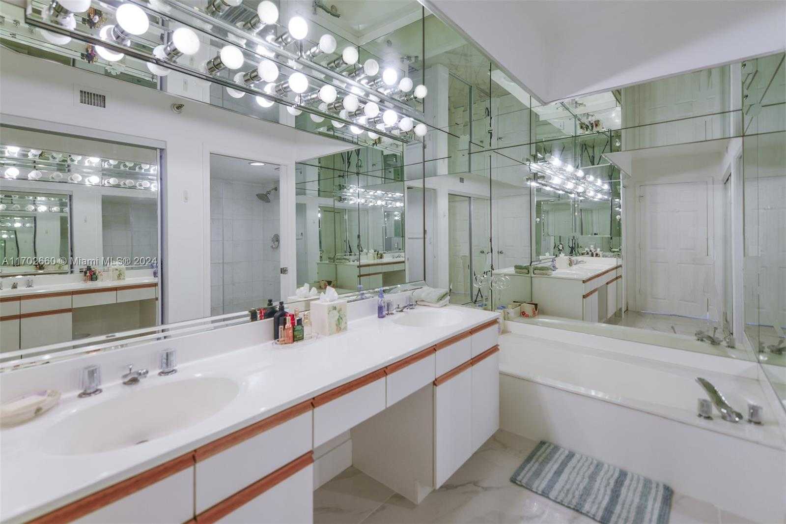 Small Image of 3530 MYSTIC POINTE DR #2108, Aventura Number 6