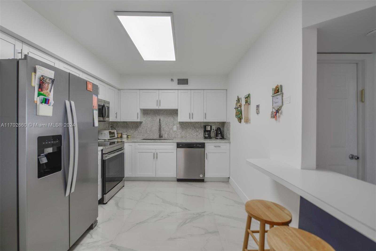 Small Image of 3530 MYSTIC POINTE DR #2108, Aventura Number 7