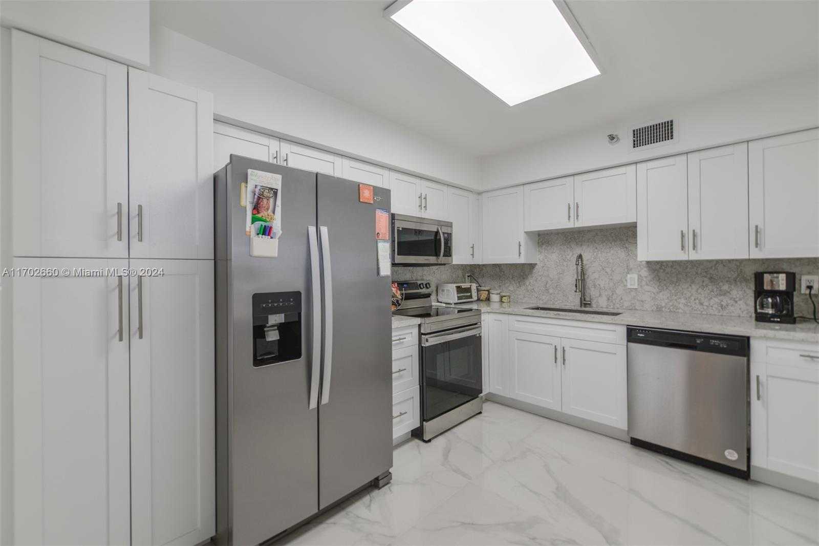Small Image of 3530 MYSTIC POINTE DR #2108, Aventura Number 8