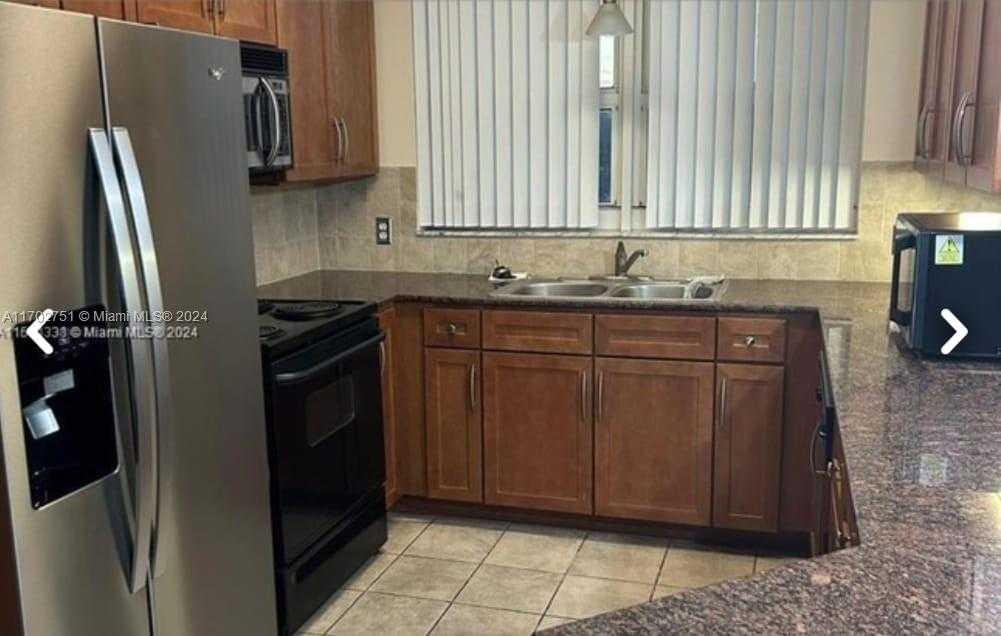 Small Image of 2000 N Bayshore Dr, Miami, FL 33137, USA Number 2