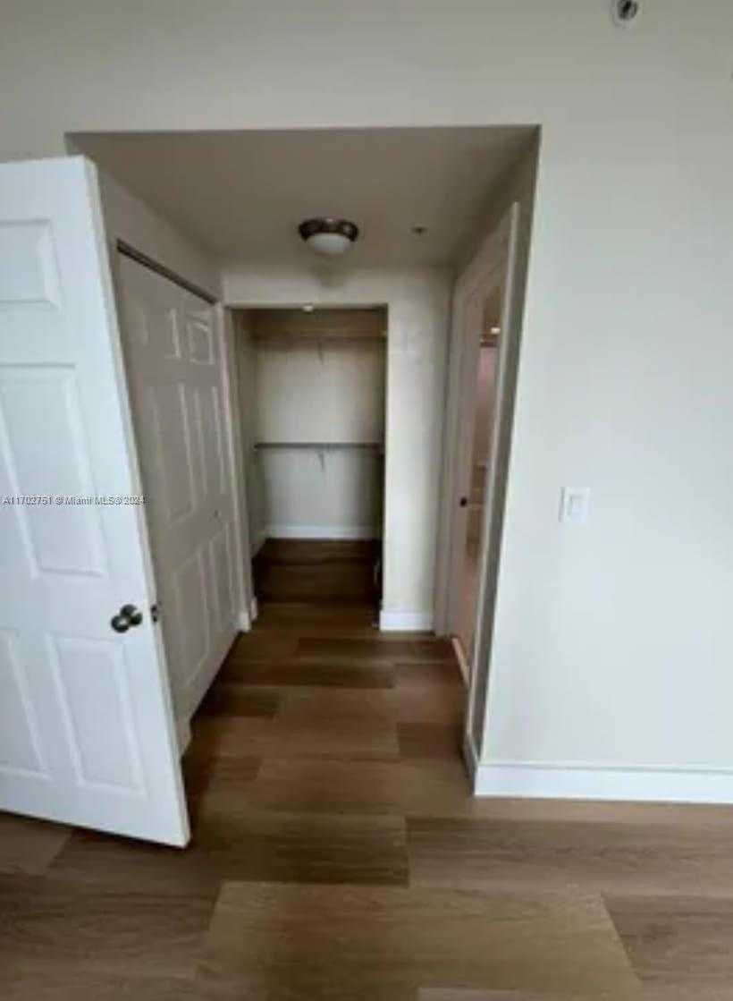 Small Image of 2000 N Bayshore Dr, Miami, FL 33137, USA Number 6