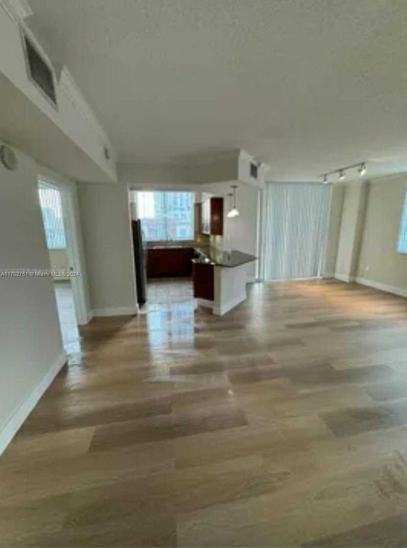 Small Image of 2000 N Bayshore Dr, Miami, FL 33137, USA Number 9