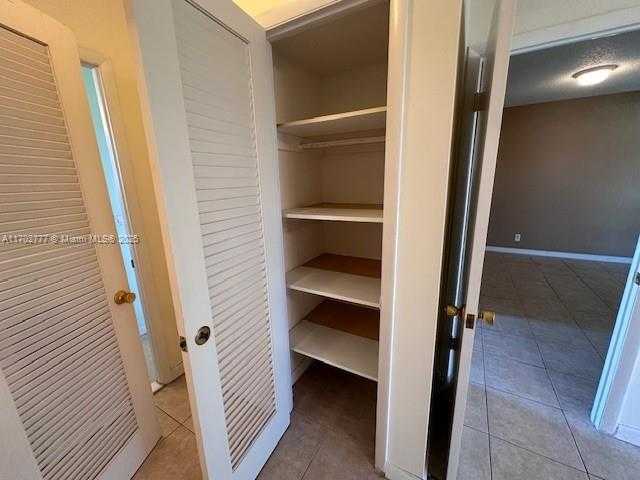 Small Image of 2223 PARK LN #304, Hollywood Number 12