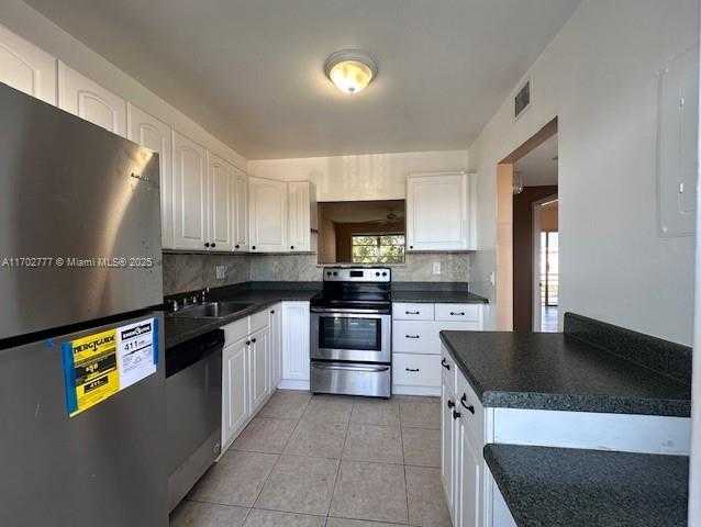 Small Image of 2223 PARK LN #304, Hollywood Number 2